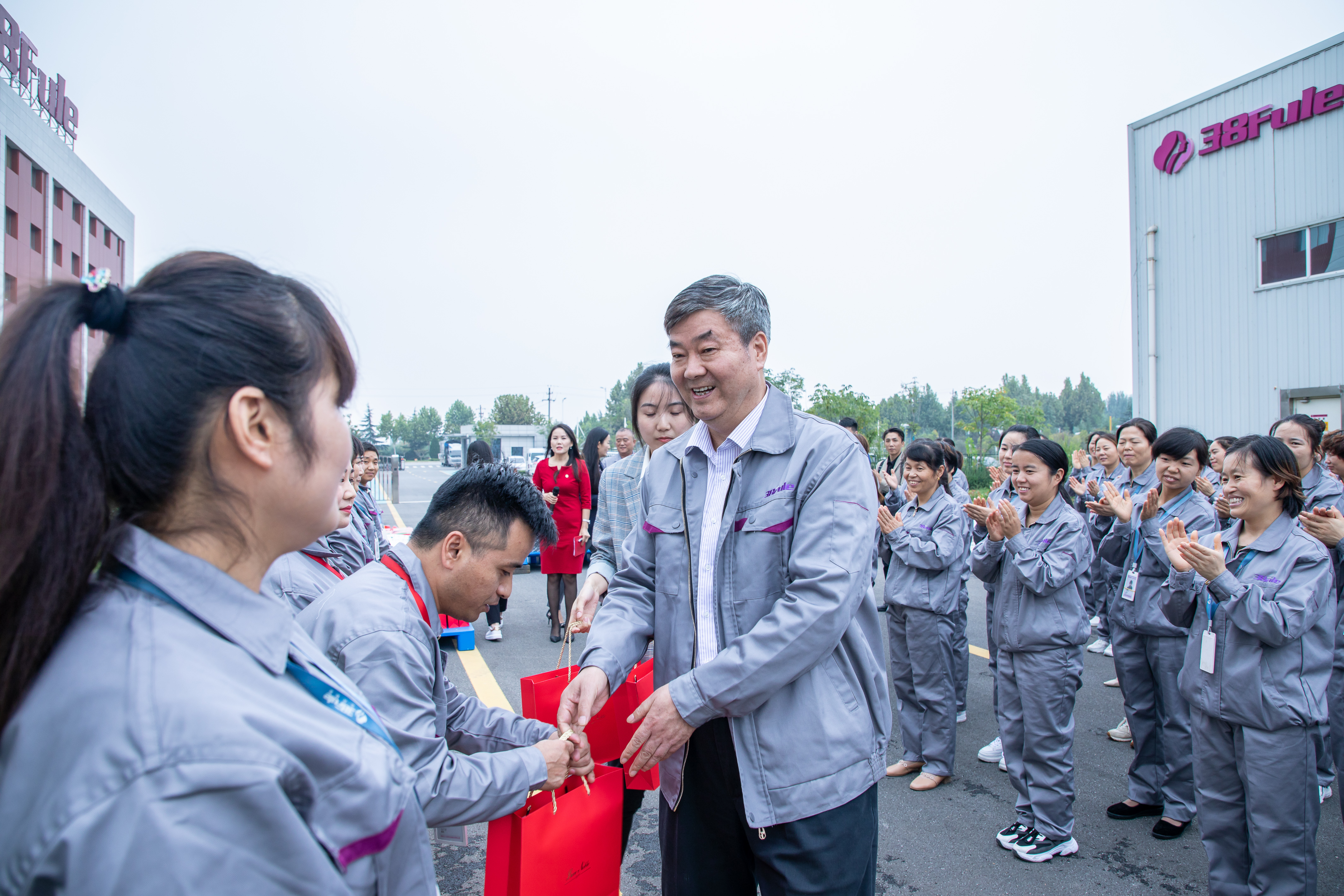 三八婦樂袁曉鋒：積極承擔企業(yè)主體責任，為推動高質(zhì)量發(fā)展做出貢獻！